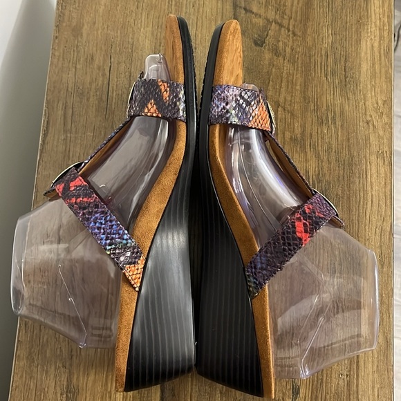 Vionic Multicolor Snake Print Sandals with Gold Discs, Women’s Sz 10 - Picture 6 of 9